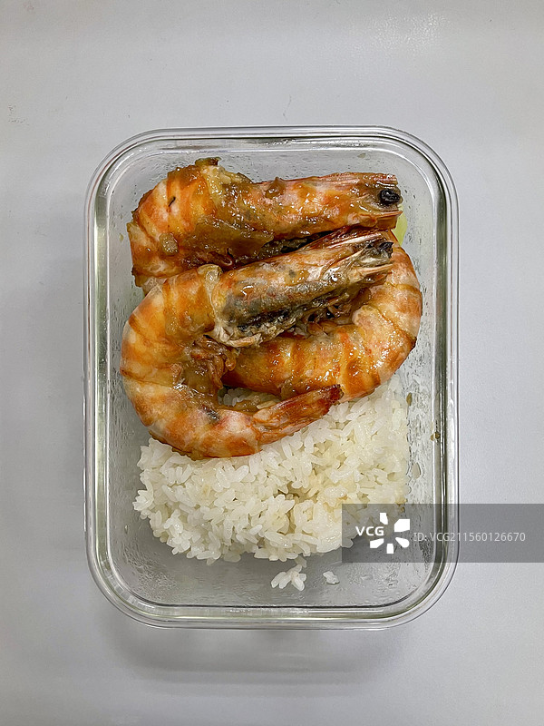 日常带饭便当红烧大虾图片素材