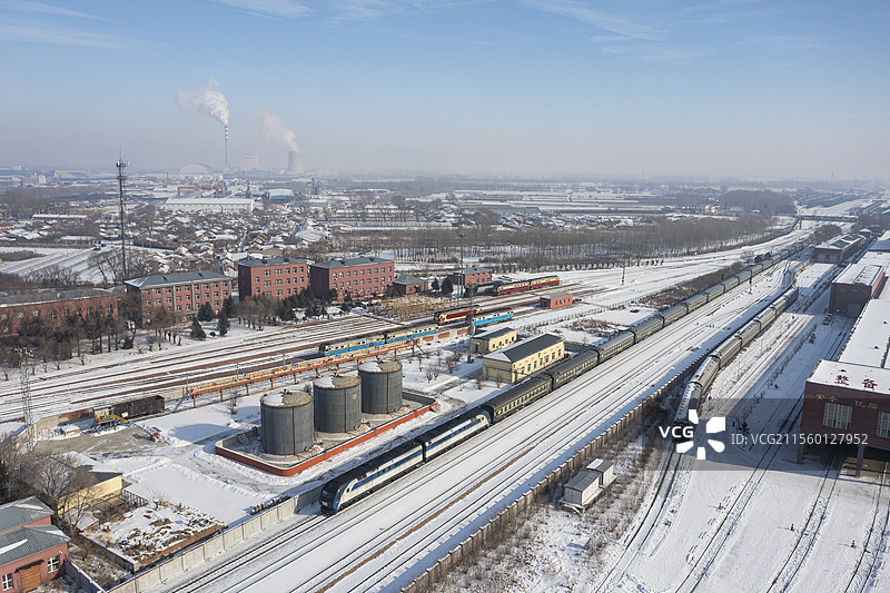 DF11G机车牵引成都西-佳木斯K547次绥化站发车图片素材