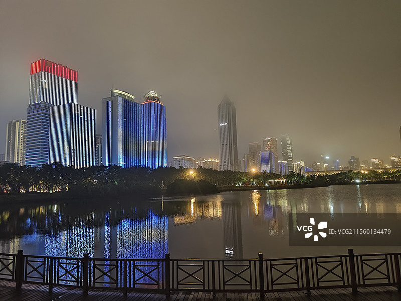 夜晚的城市图片素材