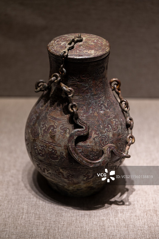 河南博物院-上蔡县郭庄楚墓出土-春秋-镶嵌龙凤纹铜壶图片素材