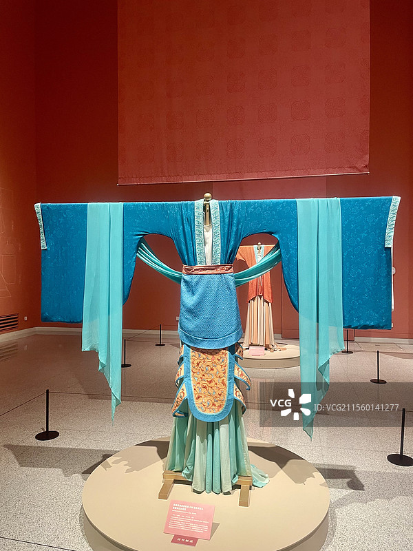 传统服饰展示 工艺美术馆图片素材