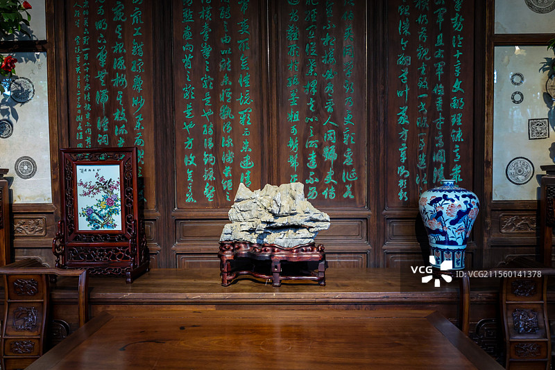 苏州古典园林留园江南第一厅堂五峰仙馆楠木厅陈列图片素材