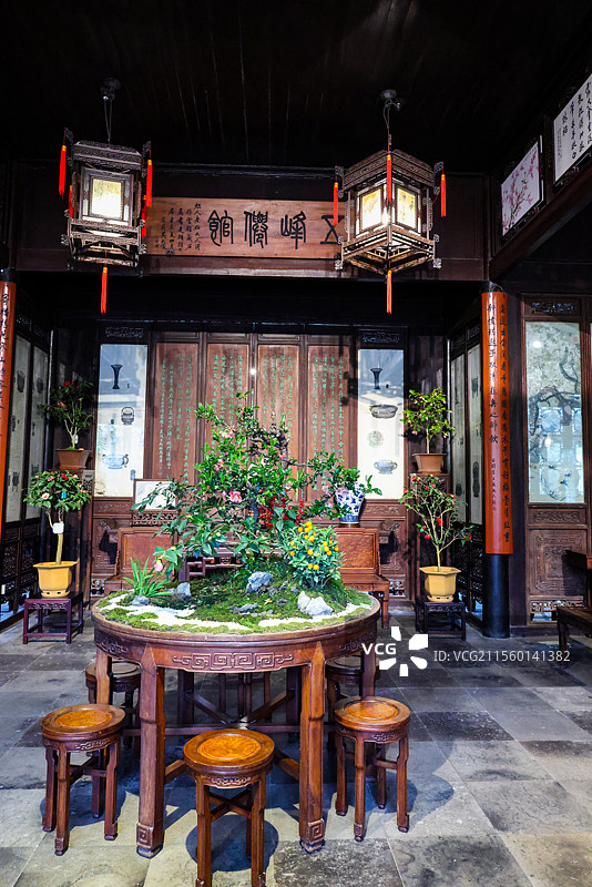 苏州古典园林留园江南第一厅堂五峰仙馆楠木厅陈列图片素材