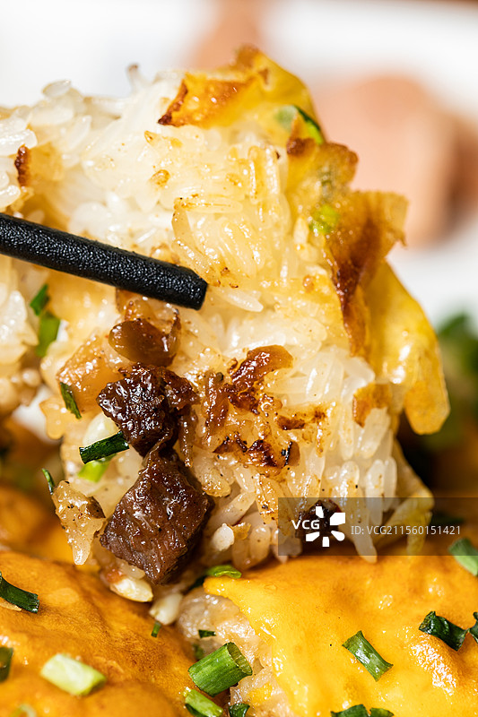 武汉美食武汉特产武汉豆皮三鲜豆皮米饭早饭鸡蛋煎豆皮武汉过早早餐米糊大米蛋液糯米糯米饭烟火味图片素材