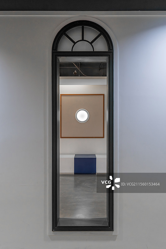 室内房间里的个性化窗户的特写图片素材