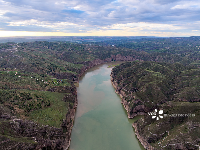航拍内蒙古呼和浩特老牛湾黄河大峡谷图片素材