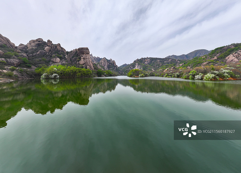 河南 驻马店 遂平县 嵖岈山 天磨湖 游船 花岗岩 巨石 风景区 青山绿水 春天图片素材