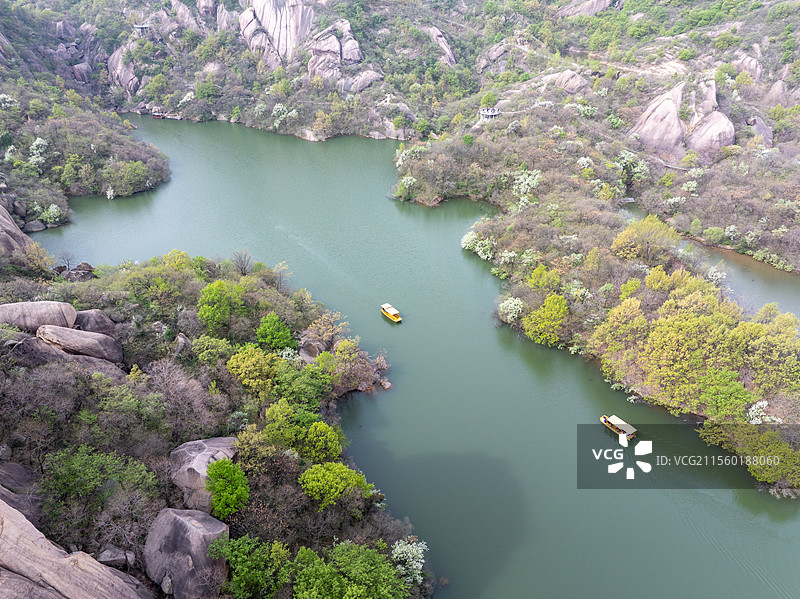 河南 驻马店 遂平县 嵖岈山 天磨湖 游船 花岗岩 巨石 风景区 青山绿水 春天图片素材