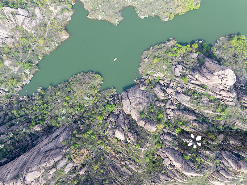 河南 驻马店 遂平县 嵖岈山 天磨湖 游船 花岗岩 巨石 风景区 青山绿水 春天图片素材