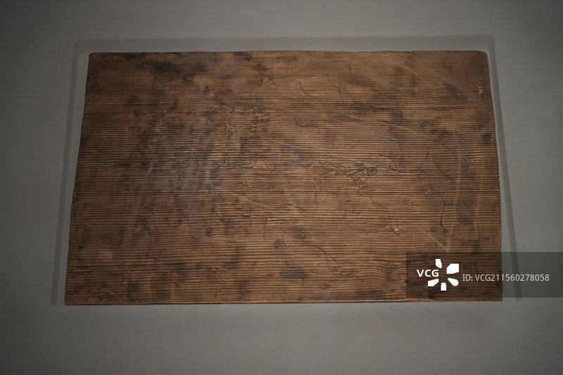 天水放马滩木板地图，中国美术馆，甘肃丝路艺术珍品图片素材