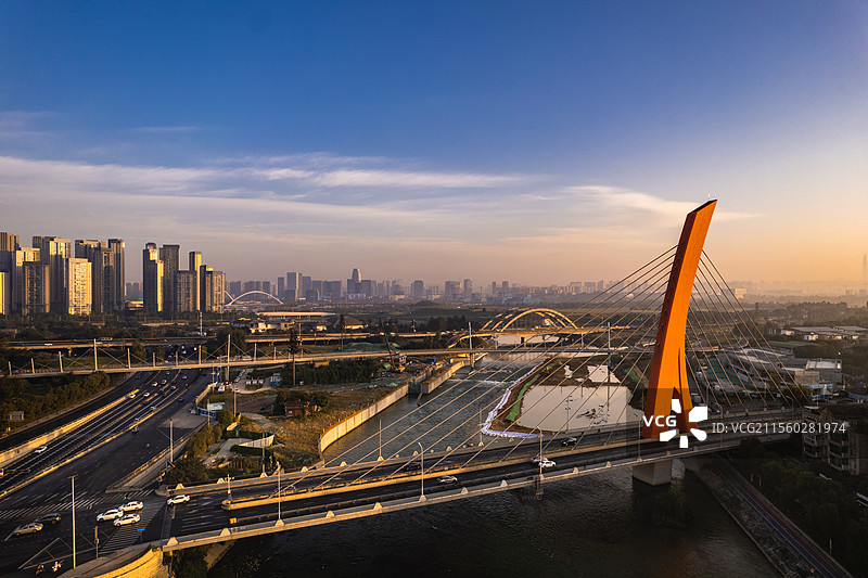 航拍成都高新区锦江造型独特桥梁特写图片素材