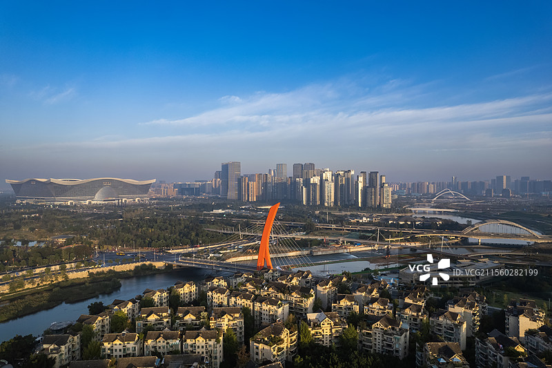 航拍成都高新区锦江的桥梁群及周边城市风景图片素材