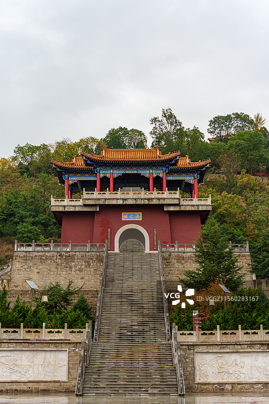 甘肃庆阳庆城县周祖陵景区的登山楼阁图片素材