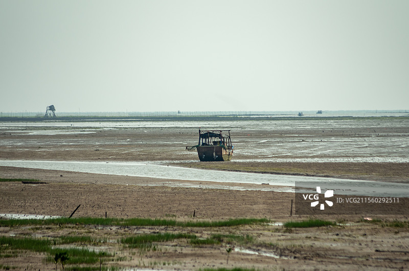 北海市滩涂地上的船图片素材