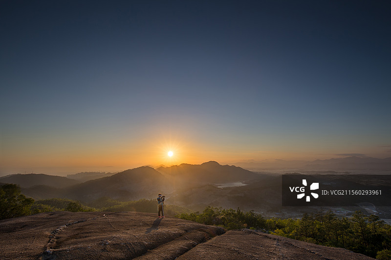 中国广东汕尾市铜鼎山顶日落黄昏景色图片素材