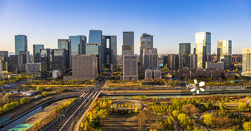 晴空下的北京丽泽商务区现代都市风光图片素材