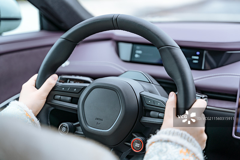 驾驶小米汽车图片素材