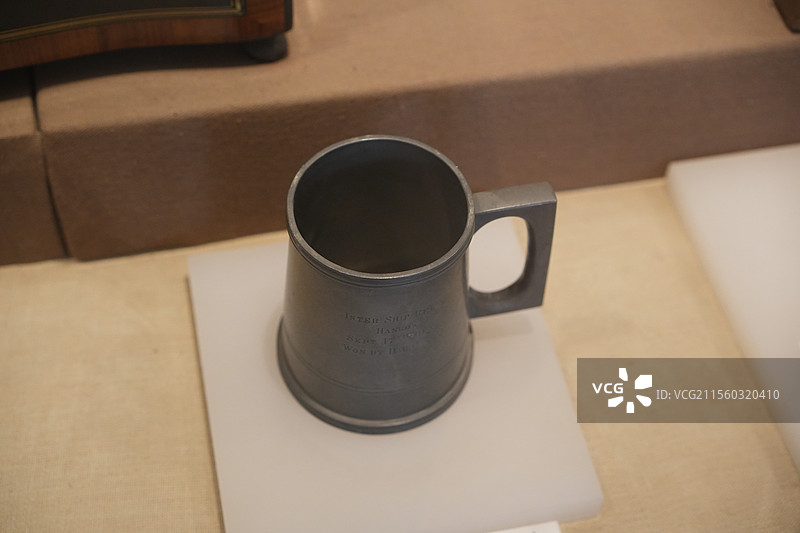 1927 年汉口接力赛“无畏号”铜马克杯图片素材