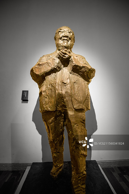 江苏省，南京博物院，吴为山先生雕塑作品展，社会学家费孝通先生雕像。图片素材