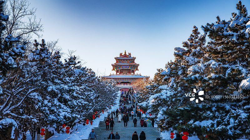 辽阳龙鼎山之万和钟楼图片素材