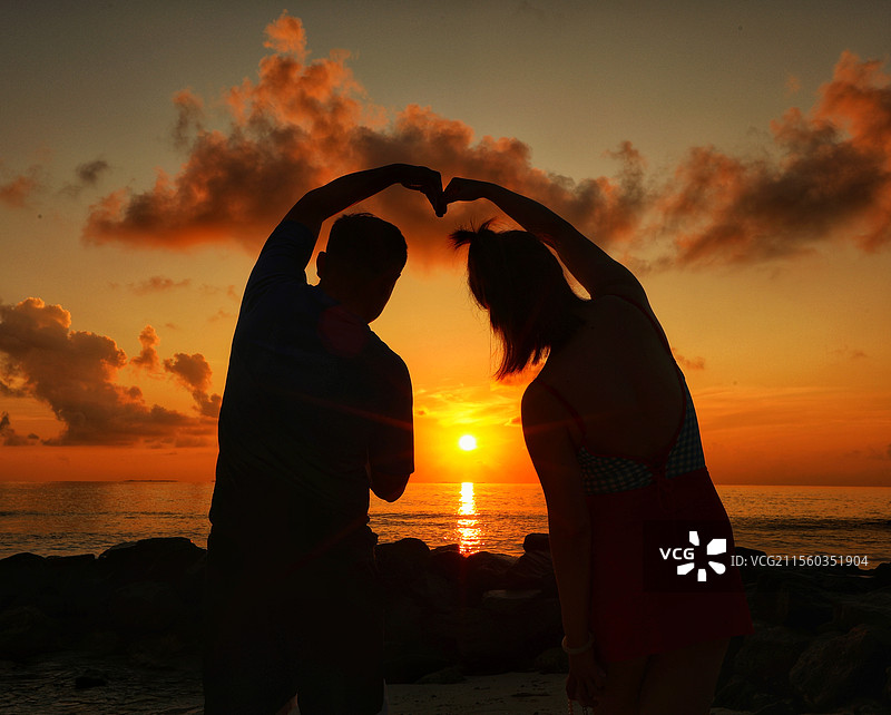 海上日出，人家爱情图片素材