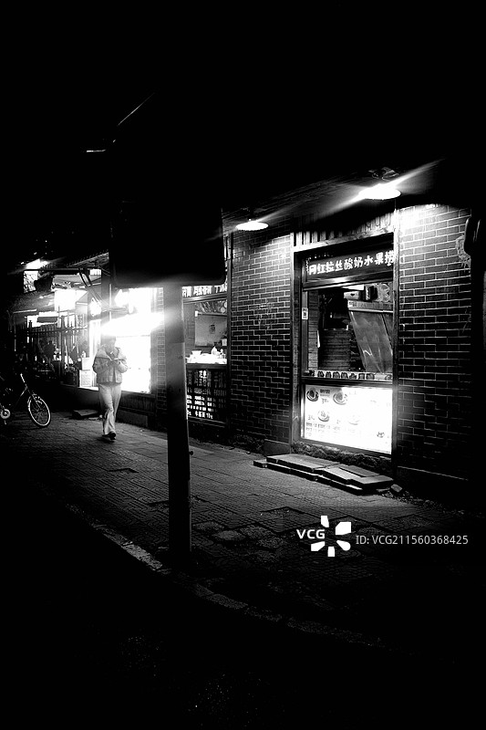 高对比度黑白下的夜晚图片素材