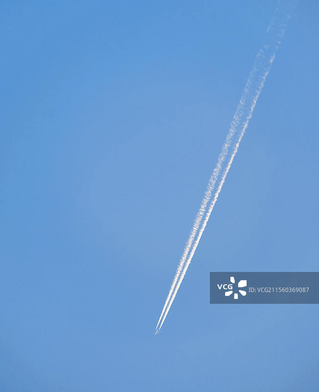 飞机尾气云图片素材