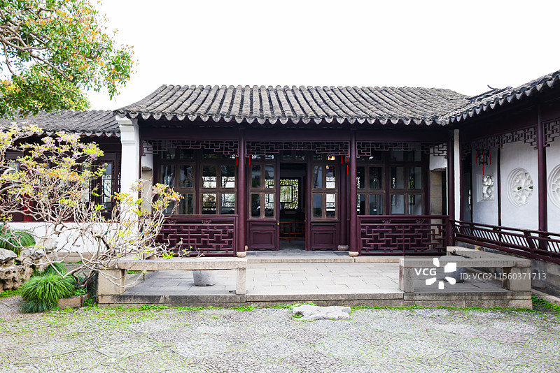 苏州园林网师园殿春簃涵碧泉冷泉亭图片素材