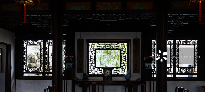 苏州园林网师园殿春簃涵碧泉冷泉亭图片素材