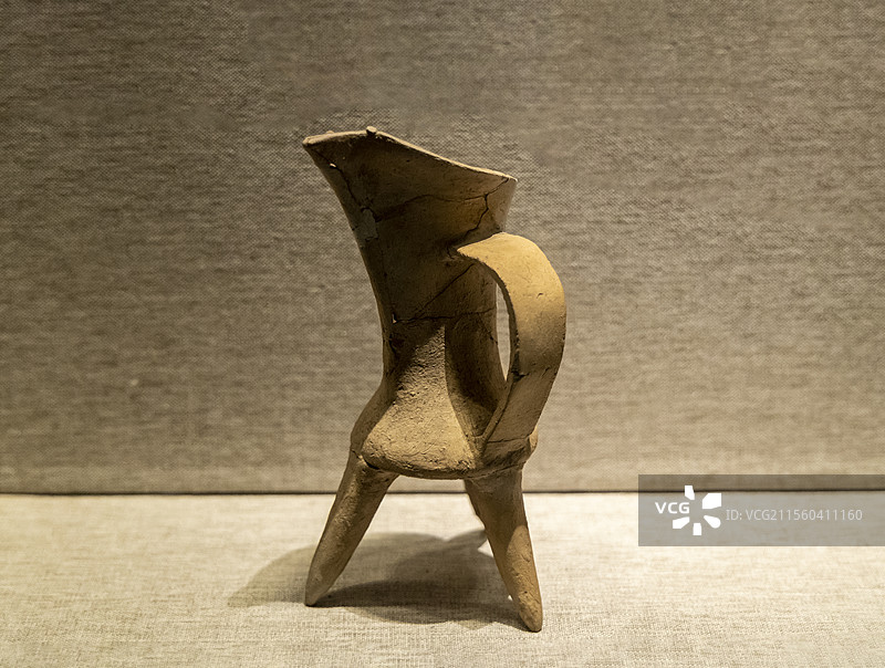 河南博物院“中原立国—夏商时期”展：白陶爵（酒器）（夏，1990年伊川县南寨出土）图片素材