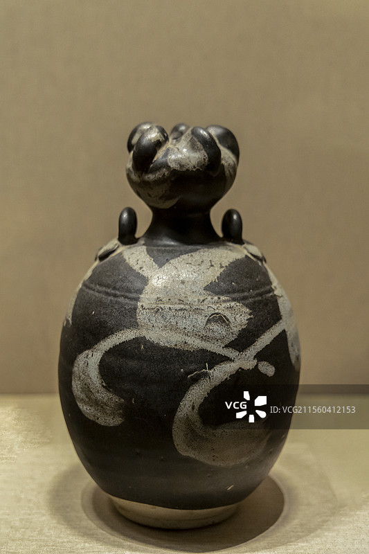 河南博物院“隋唐时期”展：花釉蒜头瓷壶（唐，1973年新野县出土）图片素材