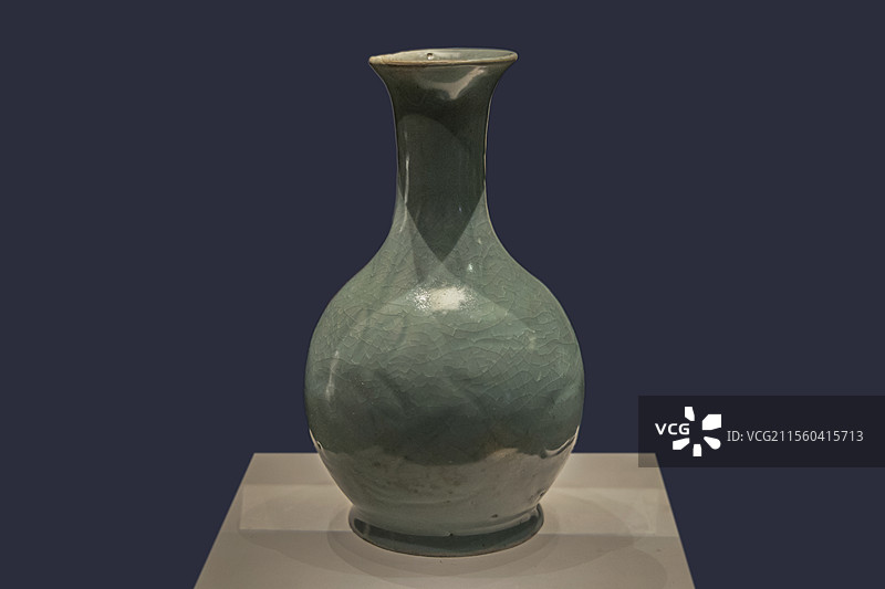 河南博物院“宋金元时期”展：汝窑天蓝釉刻花鹅颈瓷瓶（北宋，1987年宝丰县清凉寺出土）图片素材