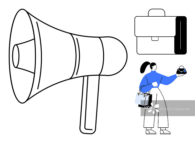 手提购物袋的女性手里拿着一个大杯子蛋糕图片素材