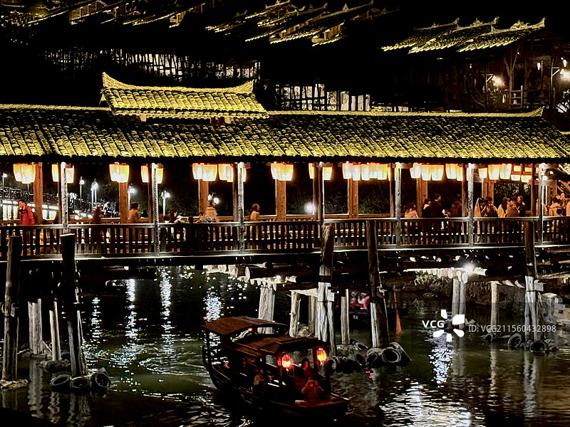 贵州乌江寨风雨桥夜景灯光秀图片素材