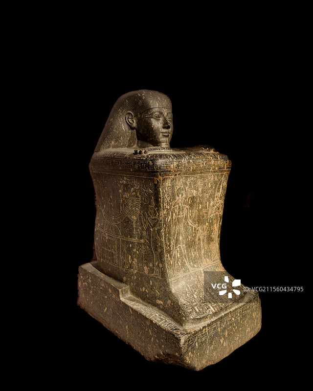 内萨蒙之子霍尔的方雕（花岗闪长岩）方雕是神庙中最常用的贵族雕像类型，表面留下了足够的空间刻写主人传记图片素材