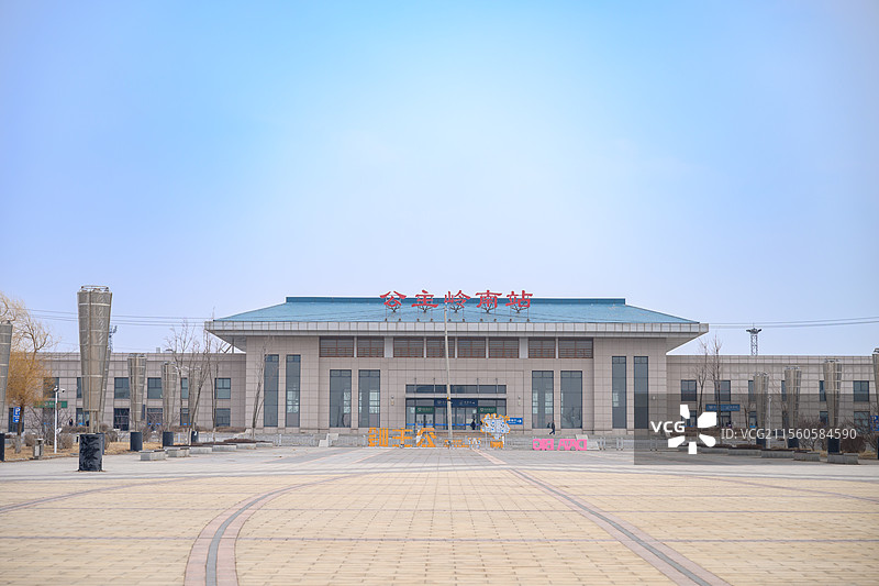 吉林省长春市公主岭市 公主岭南站(公主岭高铁站)正面视角图片素材