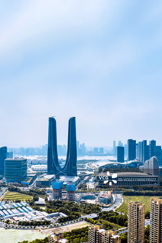 中国浙江杭州杭州之门高视角航拍风光图片素材