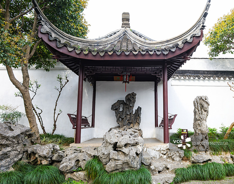 苏州园林网师园殿春簃涵碧泉冷泉亭图片素材