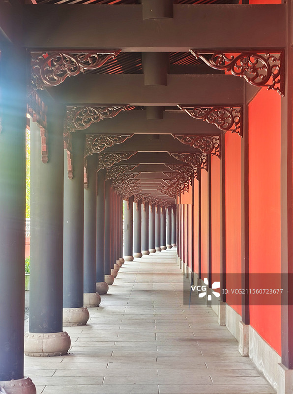 峨眉山大佛禅院的长廊图片素材