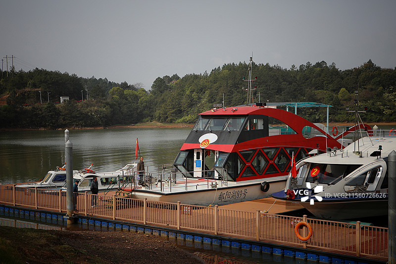 江西鄱阳湖国家湿地公园游船图片素材