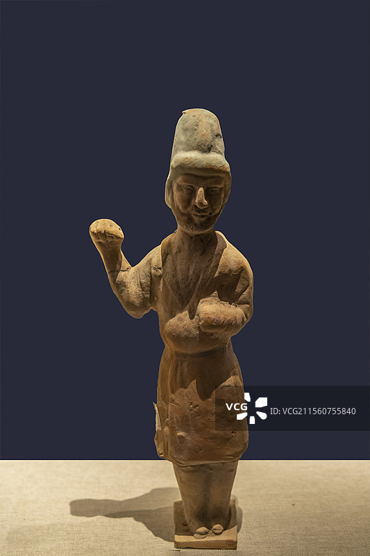 河南博物院“隋唐时期”展：绘彩陶胡俑（唐，开封市黄龙寺出土）图片素材