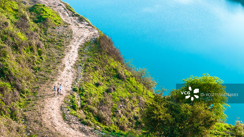 重庆中梁山矿山公园 天池七彩长湖图片素材