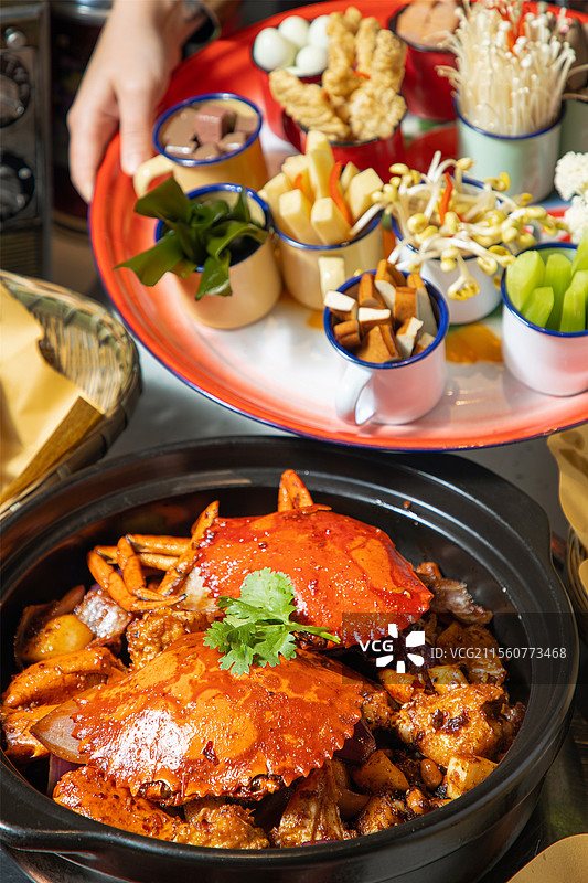 粤菜香辣蟹肉蟹煲大螃蟹蟹钳蟹腿螃蟹年糕图片素材