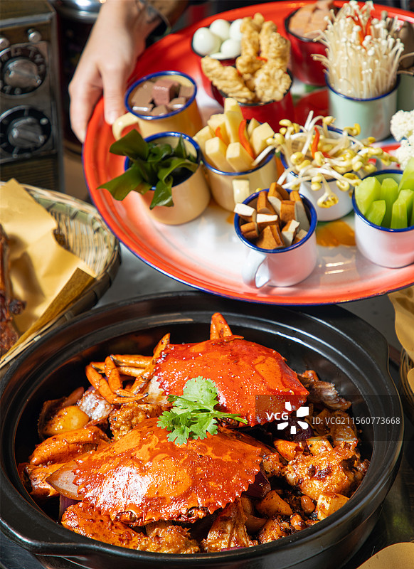 粤菜香辣蟹肉蟹煲大螃蟹蟹钳蟹腿螃蟹年糕图片素材