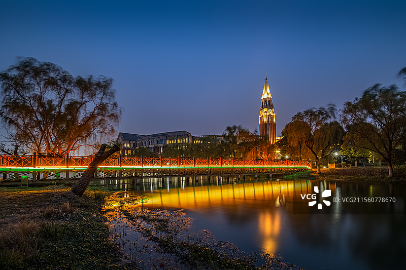 华东政法大学晚霞蓝调图片素材