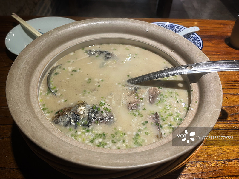 东营黄河鲤鱼汤图片素材