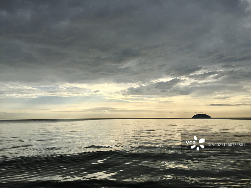 亚庇丹绒亚路海滩落日风光图片素材