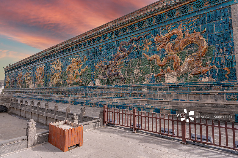 夕阳下的山西大同九龙壁图片素材