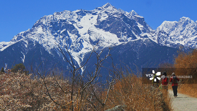 泸定岚安乡雪山图片素材