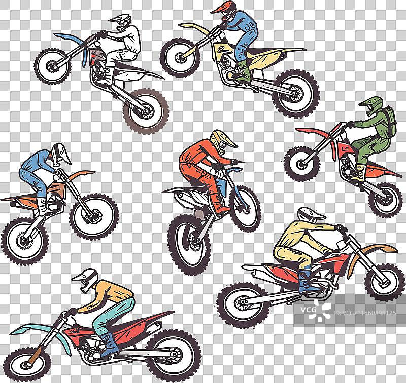 六名摩托越野车骑手在表演特技图片素材